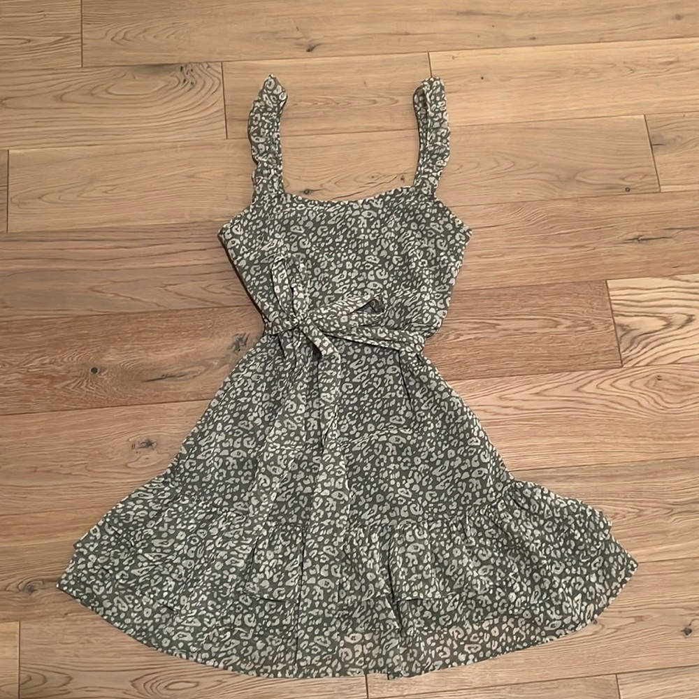Alerted state green leopard print dress size xs adjustable belt/tie